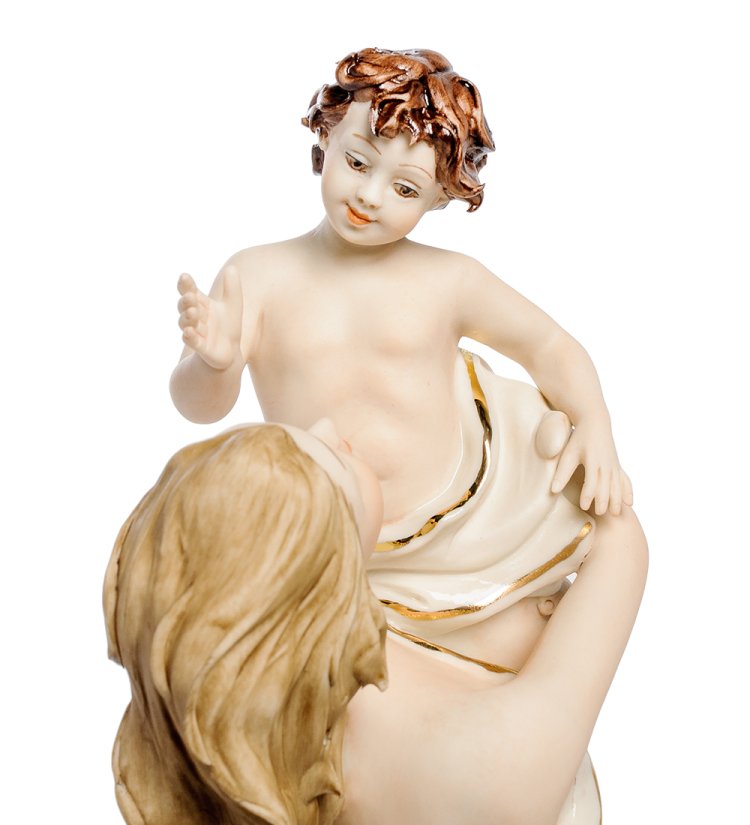 Статуэтка Мать подкидывает ребенка Sabadin Vittorio SV- 106, фотография крупным планом