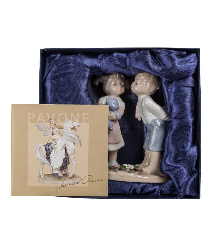 Статуэтка из фарфора Подарок на День Рождения Pavone JP-42/18, фотография в упаковке
