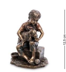 Статуэтка Мальчик с собакой