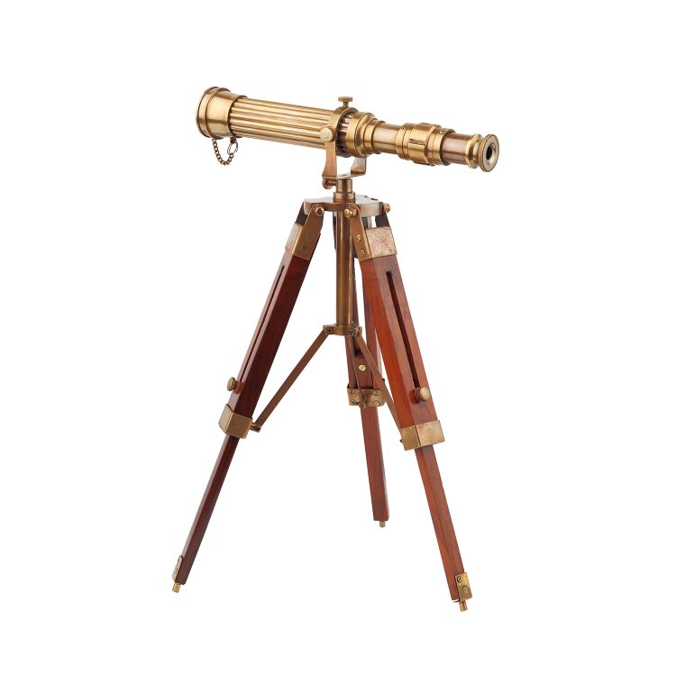 Телескоп со штативом, фотография сбоку