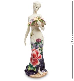Статуэтка из фарфора Девушка с букетиком цветов в руке