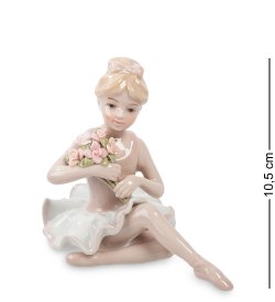 Статуэтка из фарфора Маленькая Балерина с букетом цветов