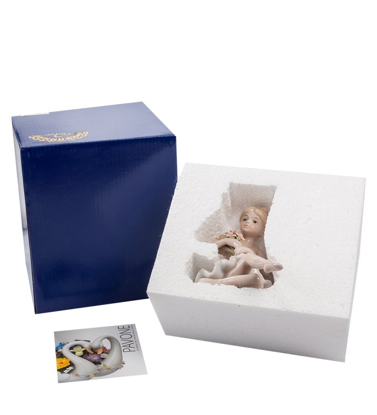 Статуэтка из фарфора Маленькая Балерина с букетом цветов Pavone CMS-19/ 2, фотография в упаковке