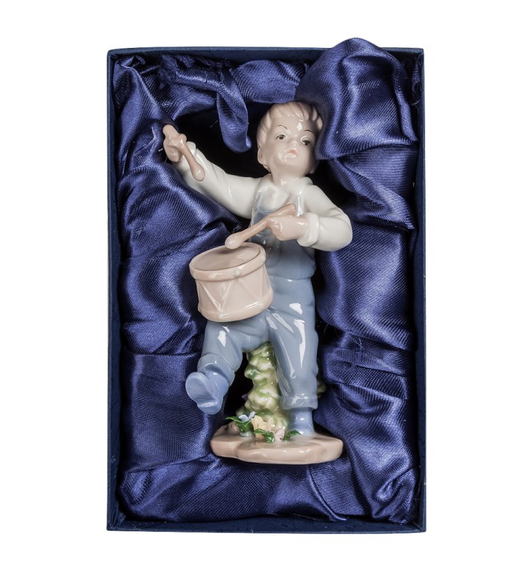 Статуэтка из фарфора Мальчик Барабанщик Pavone JP-42/20, фотография в упаковке