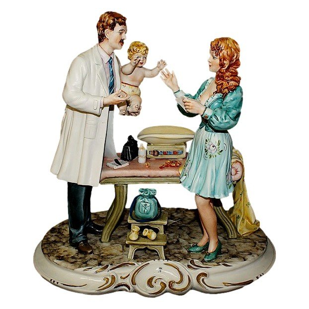 Статуэтка из фарфора Педиатр с мамой и ребенком La Medea РЕ-364/MED