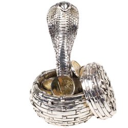 Статуэтка Кобра в корзине с монетами