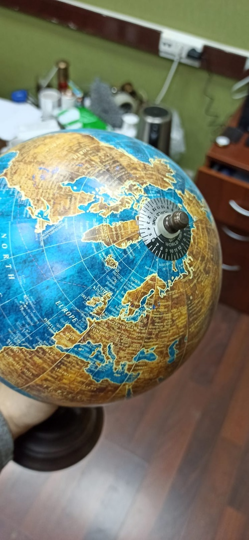 Глобус географический на ножке, диаметр 20 см, фото со склада вид сверху