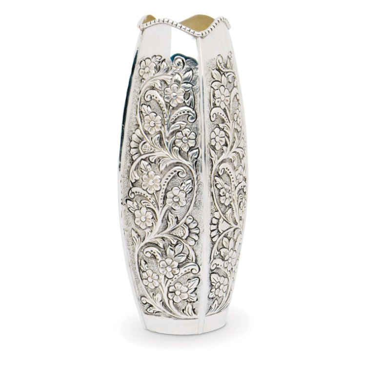 Ваза из металла для цветов