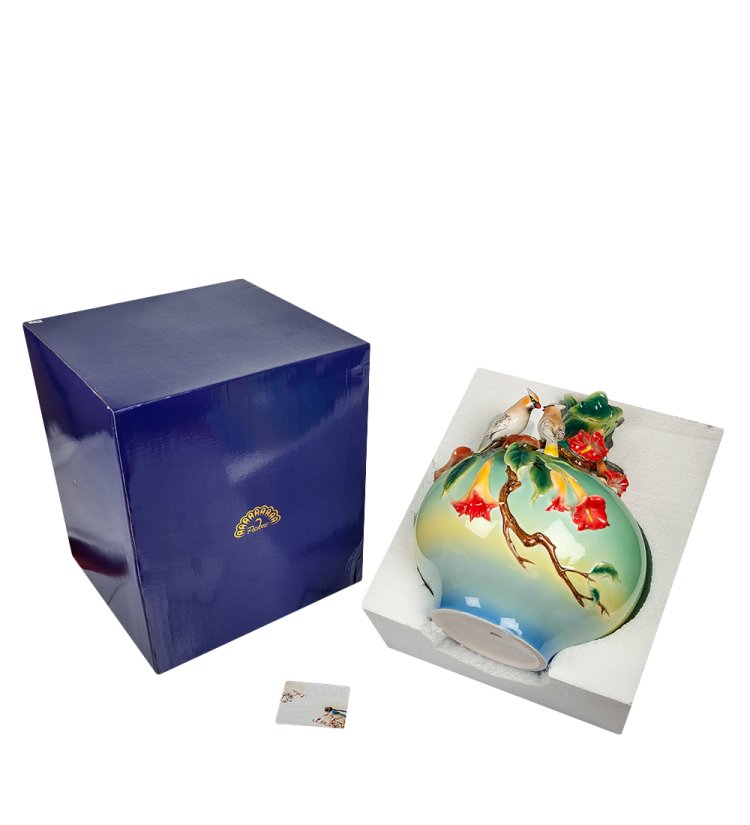 Фарфоровая ваза Цветы Дурмана Pavone FM-52, фотография в упаковке