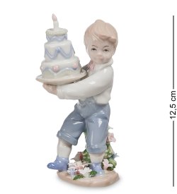 Фарфоровая статуэтка Мальчик Именинник