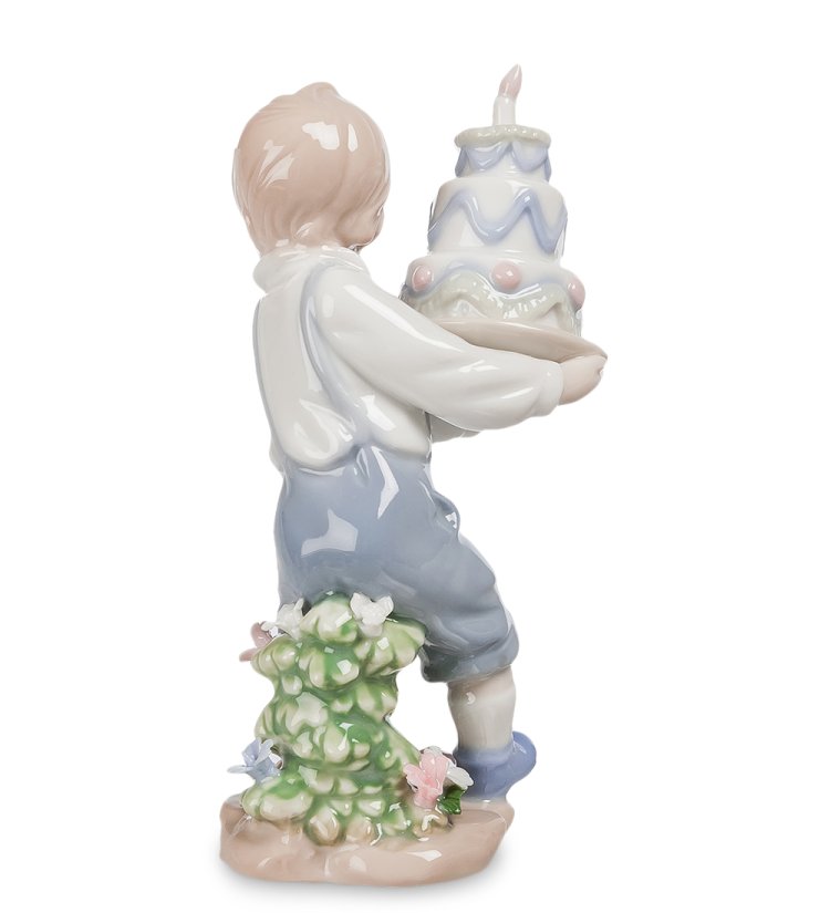 Фарфоровая статуэтка Мальчик Именинник Pavone JP-42/21, фотография со спины