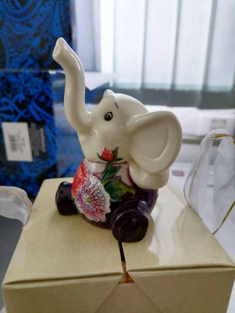 Фигурка из фарфора Слоник с цветочками Pavone JP-44/ 9, фото со склада вид профиль