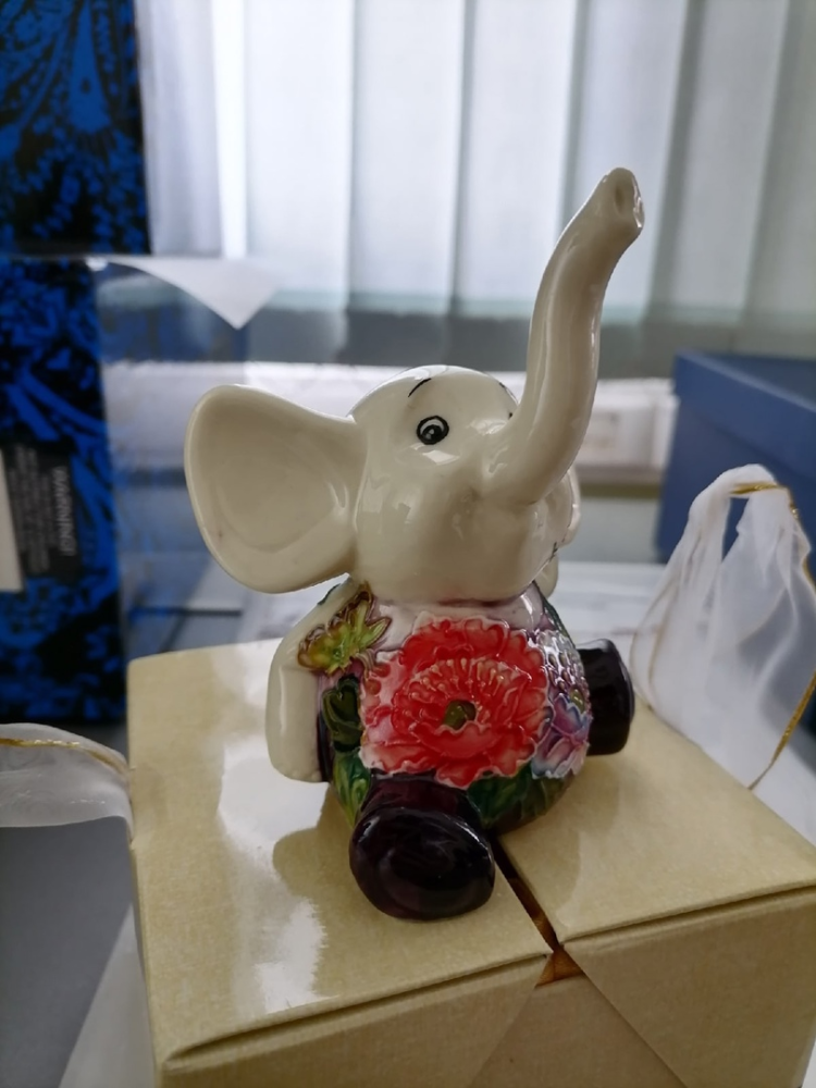 Фигурка из фарфора Слоник с цветочками Pavone JP-44/ 9, фото со склада портретный вид