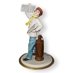 Фарфоровая статуэтка Продавец газет