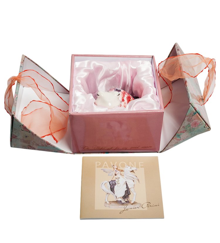 Статуэтка из фарфора Белая Лягушка с цветком и бабочкой Pavone JP-247/ 5, фотография в упаковке