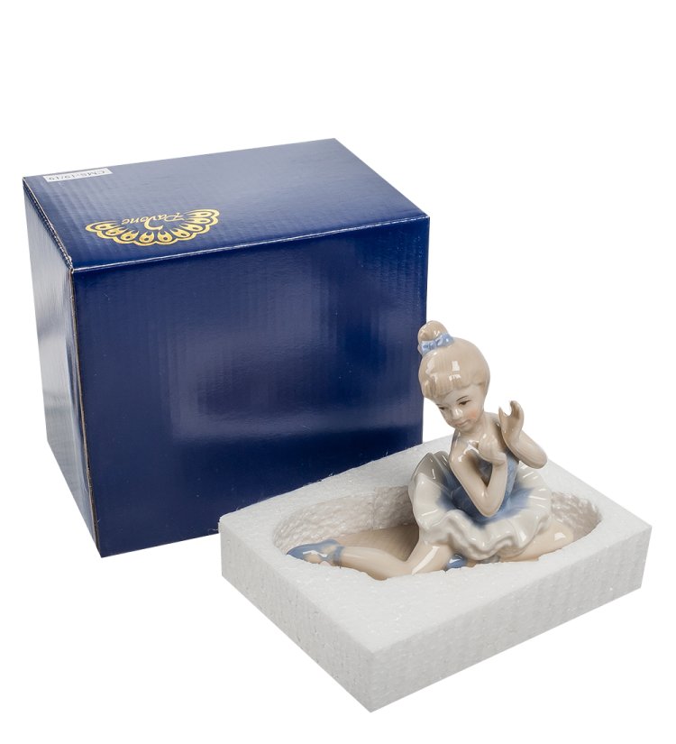 Статуэтка из фарфора Маленькая Балерина хлопает Pavone CMS-19/19, фотография в упаковке