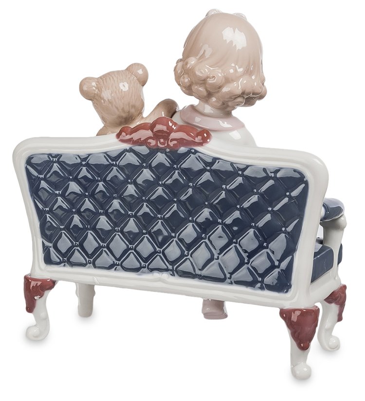 Статуэтка из фарфора Девочка читай книгу на скамейке Pavone JP-42/24, фотография со спины