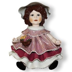 Фарфоровая статуэтка кукла с цветами