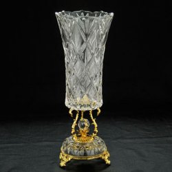 Ваза для цветов на подставке с золотым декором