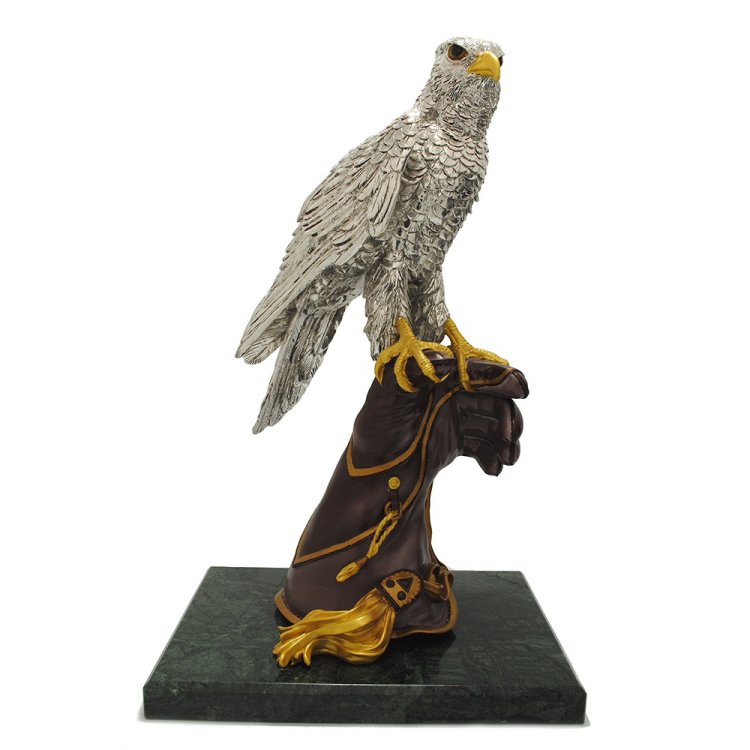 Статуэтка Орел на перчатке