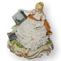 Статуэтка из фарфора Дама, рисующая картину
