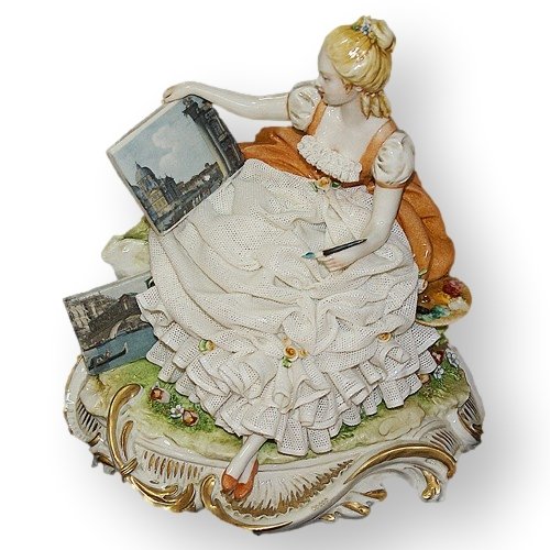 Статуэтка из фарфора Дама, рисующая картину