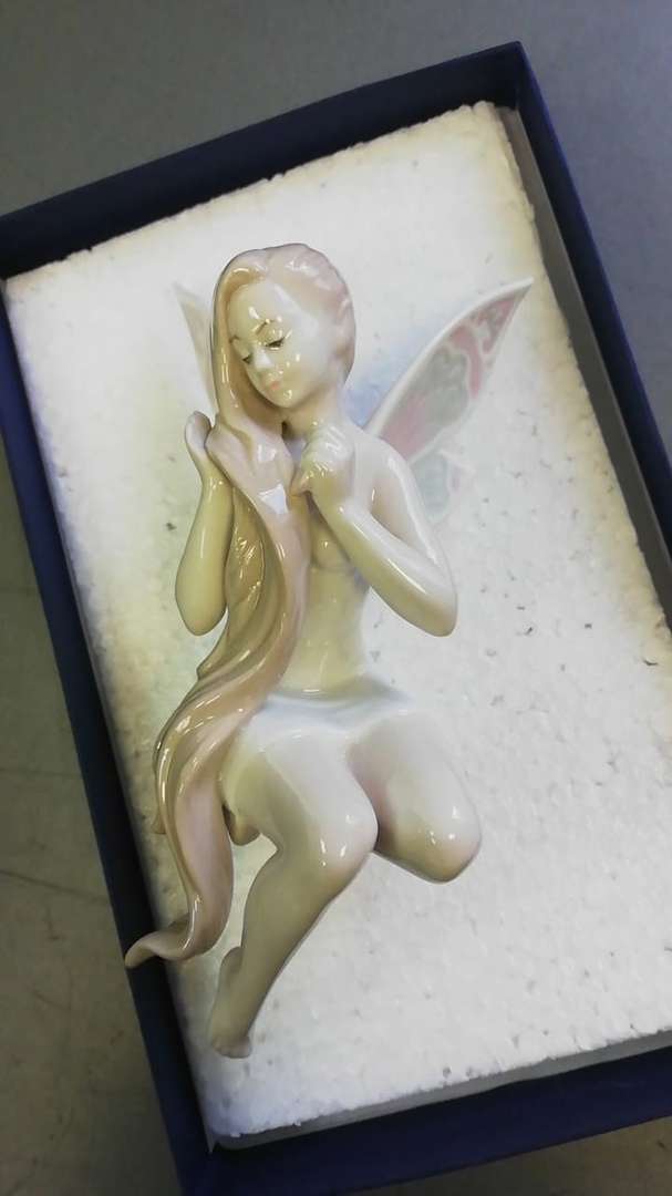 Фигурка из фарфора на полку Фея с длинными волосами Pavone JP-49/ 9, фото со склада вид профиль