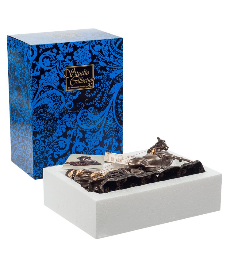 Статуэтка Воин на колеснице Veronese WS-28/ 2, упаковочный вид