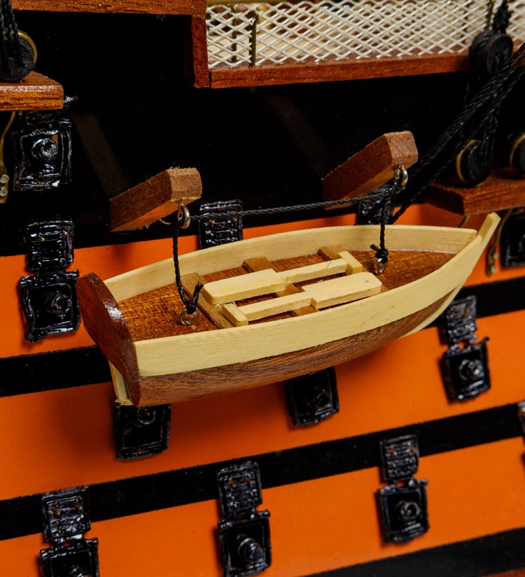 Модель британского линейного корабля HMS Victory 1668 г. фото шлюпки