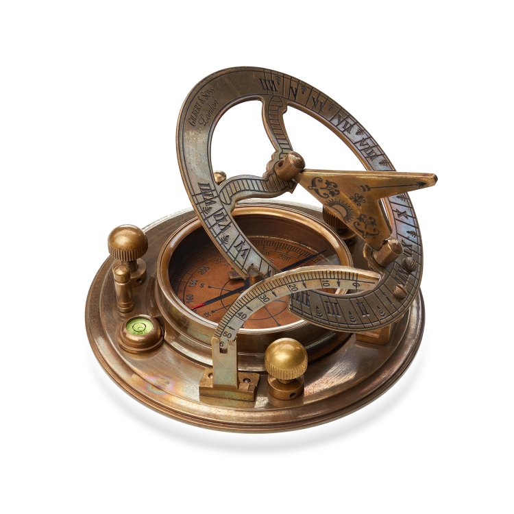 Солнечные часы с компасом Gilbert & Sons, фотография в открытом виде