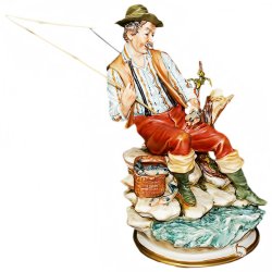 Статуэтка из фарфора Рыбак на берегу реки