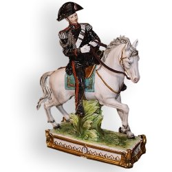 Статуэтка из фарфора Карабинер на коне