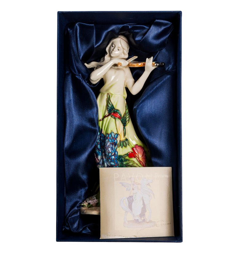 Статуэтка из фарфора Девушка Волшебная скрипка Pavone JP-37/ 7, фотография в упаковке