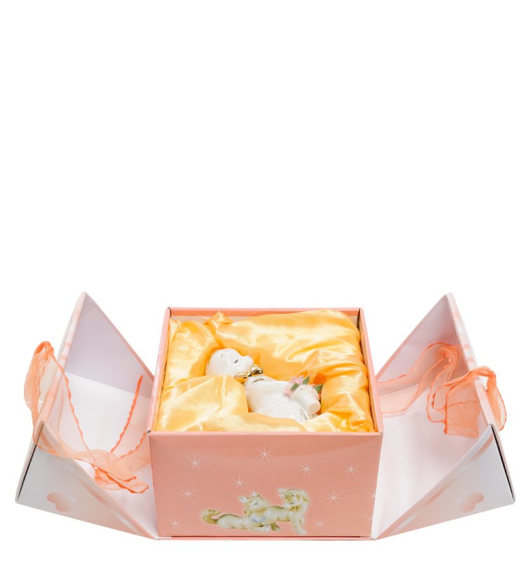 Статуэтка из фарфора Белая крольчиха с корзинкой цветов Pavone JP-31/ 3, фотография в упаковке