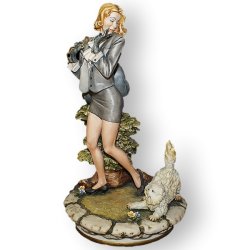 Статуэтка из фарфора Манекенщица