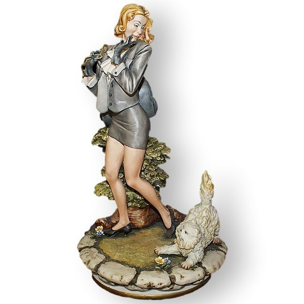 Статуэтка из фарфора Манекенщица