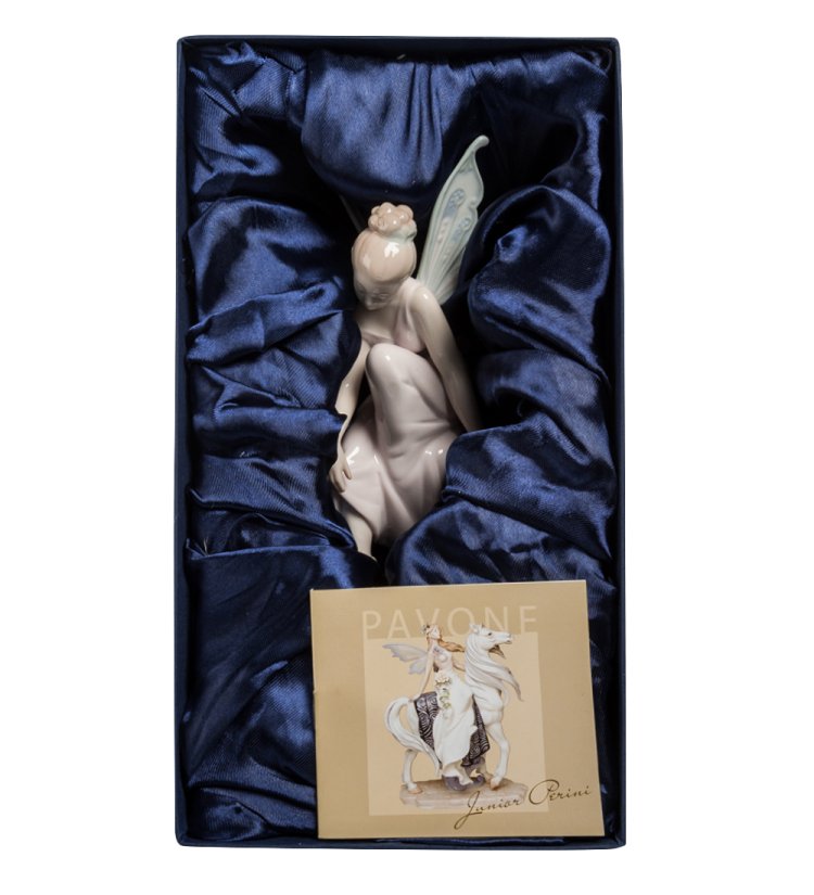 Фарфоровая Фигурка на полку Фей в длинном платье Pavone JP-49/10, фотография в упаковке