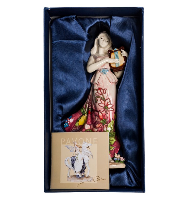Статуэтка из фарфора Девушка Волшебная Лира Pavone JP-37/ 10, фотография в упаковке