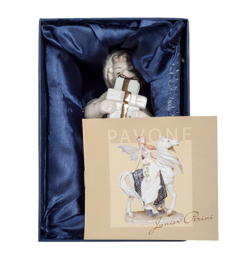 Статуэтка из фарфора Ангел с подарками Pavone JP-47/ 2, фотография в упаковке