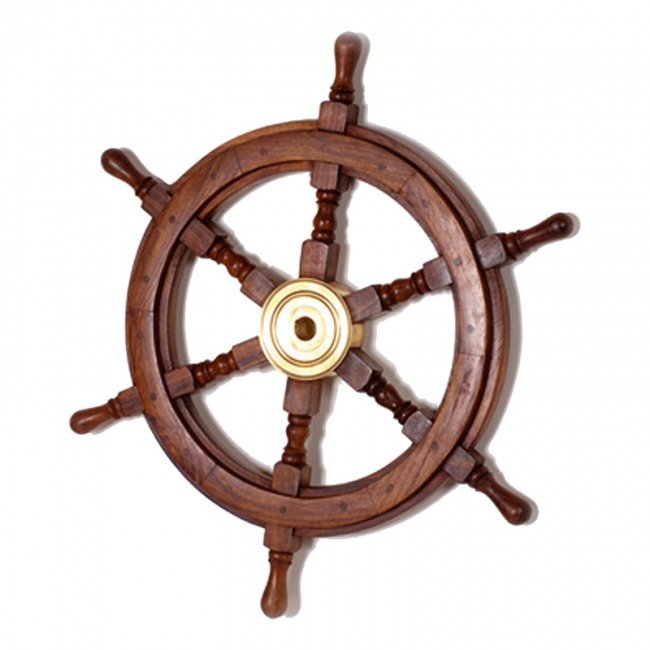 Большой деревянный штурвал корабля