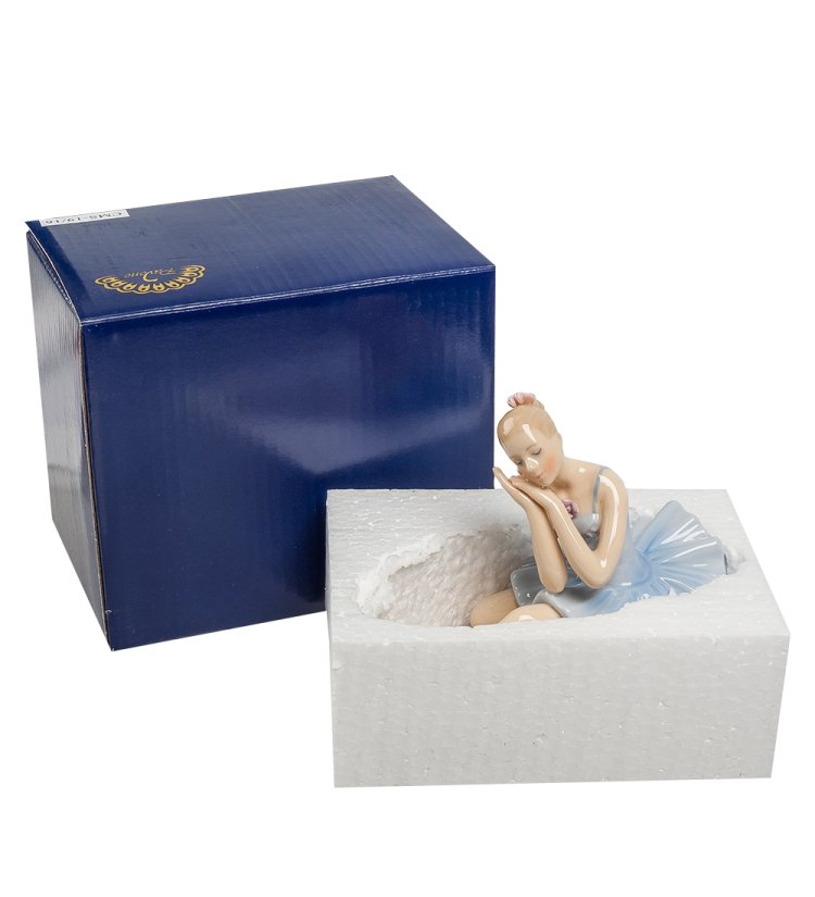 Статуэтка из фарфора Балерина в голубом платье на полу Pavone CMS-19/16, фотография в упаковке