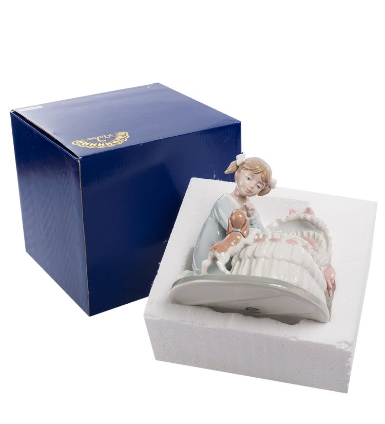 Статуэтка из керамики Юная Няня Pavone CMS-27/10, фотография в упаковке