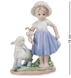 Статуэтка из фарфора Девочка и ягненок