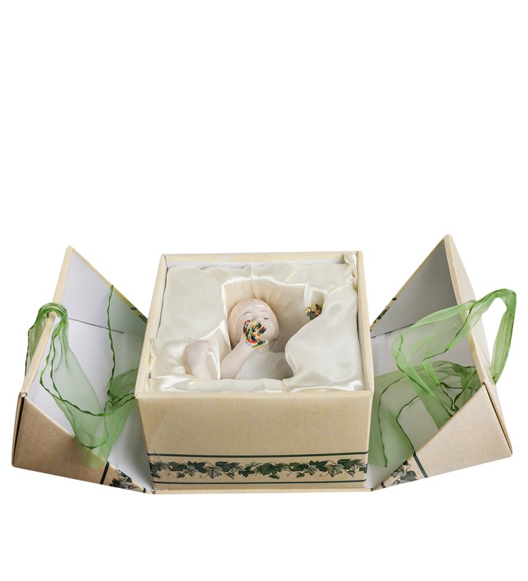 Фигурка из фарфора Мальчик Юный художник Pavone JP-50/ 1, фотография в упаковке