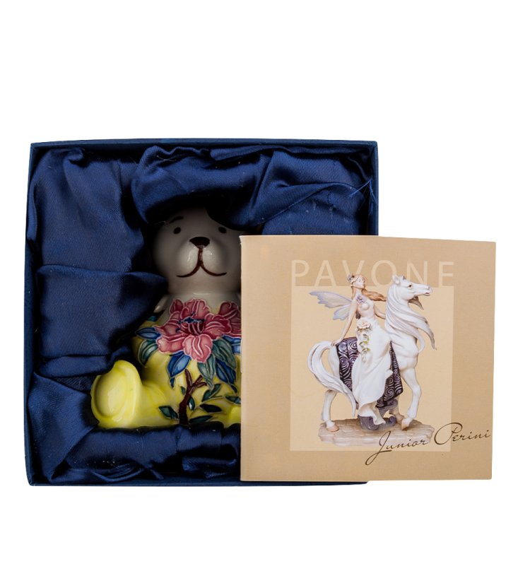 Фигурка из фарфора желтый Медвежонок с розовым цветком Pavone JP-96/ 4, фотография в упаковке