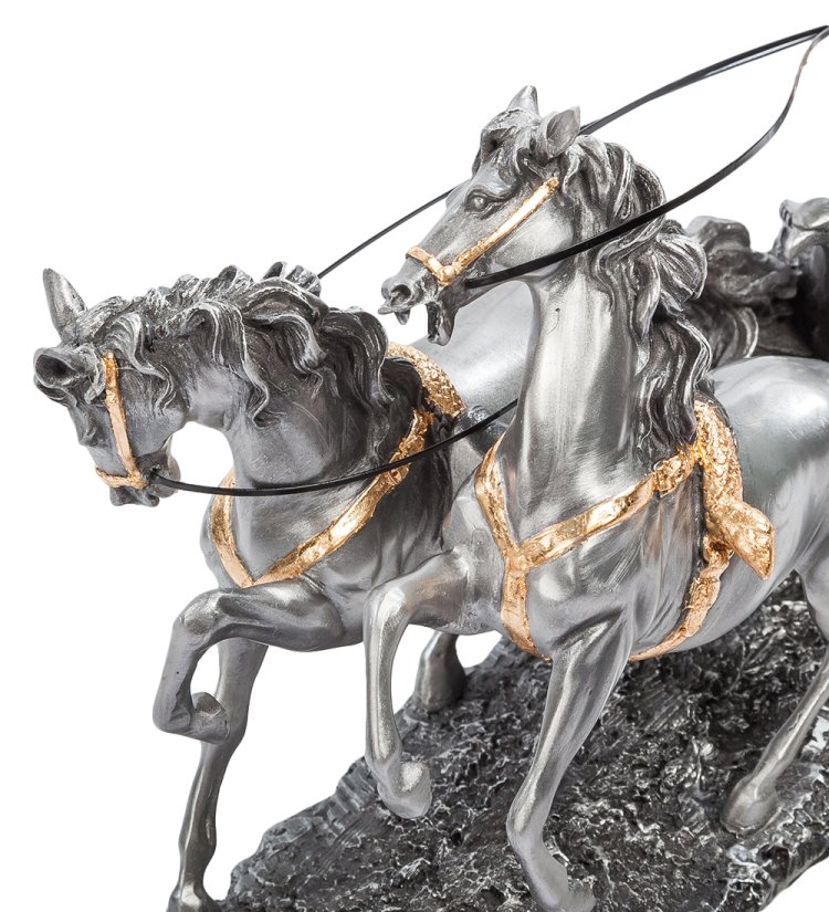 Статуэтка Богиня Ника на колеснице Veronese WS-84, увеличенный вид коней