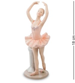 Статуэтка из фарфора Балерина у колонны