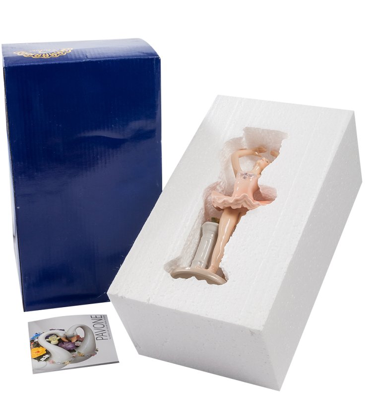 Статуэтка из фарфора Балерина у колонны Pavone CMS-19/17, фотография в упаковке